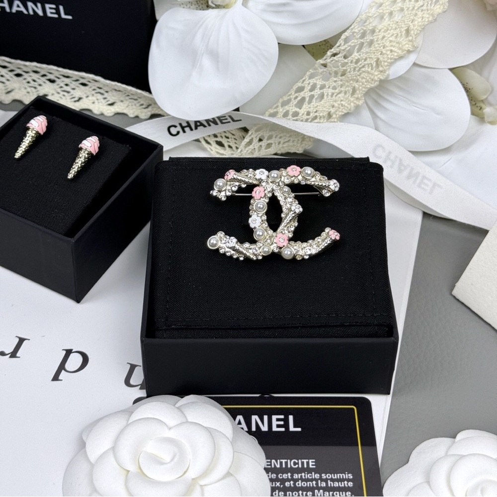 Chanel Silver and Pink Pearl Brooch - Picture 3 of 5